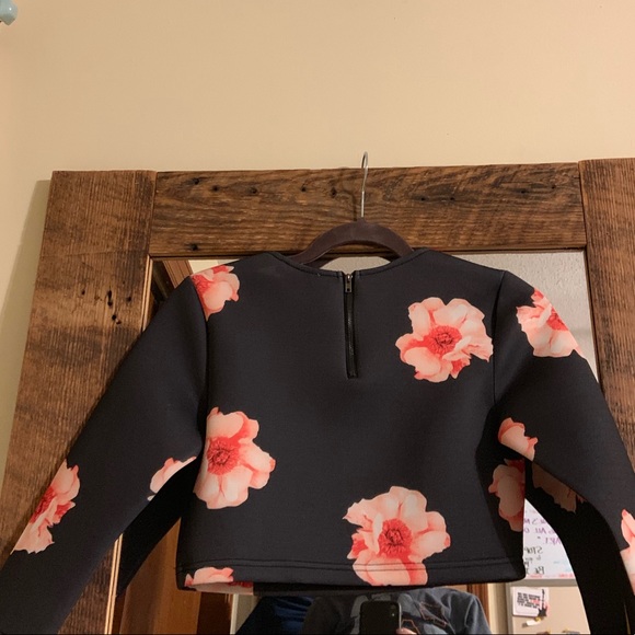 Re:named Floral crop top!! Gorgeous 🌺 - Picture 2 of 6